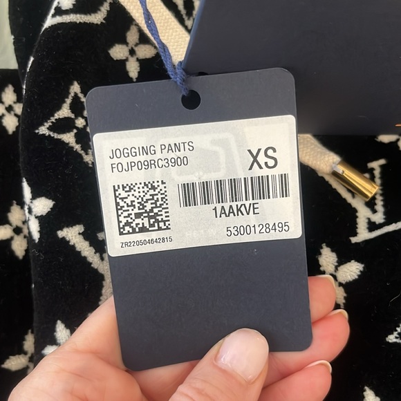 LVMonogram toweling/velour traveling Jogging Pants with zippers on bottoms / box - Picture 15 of 15